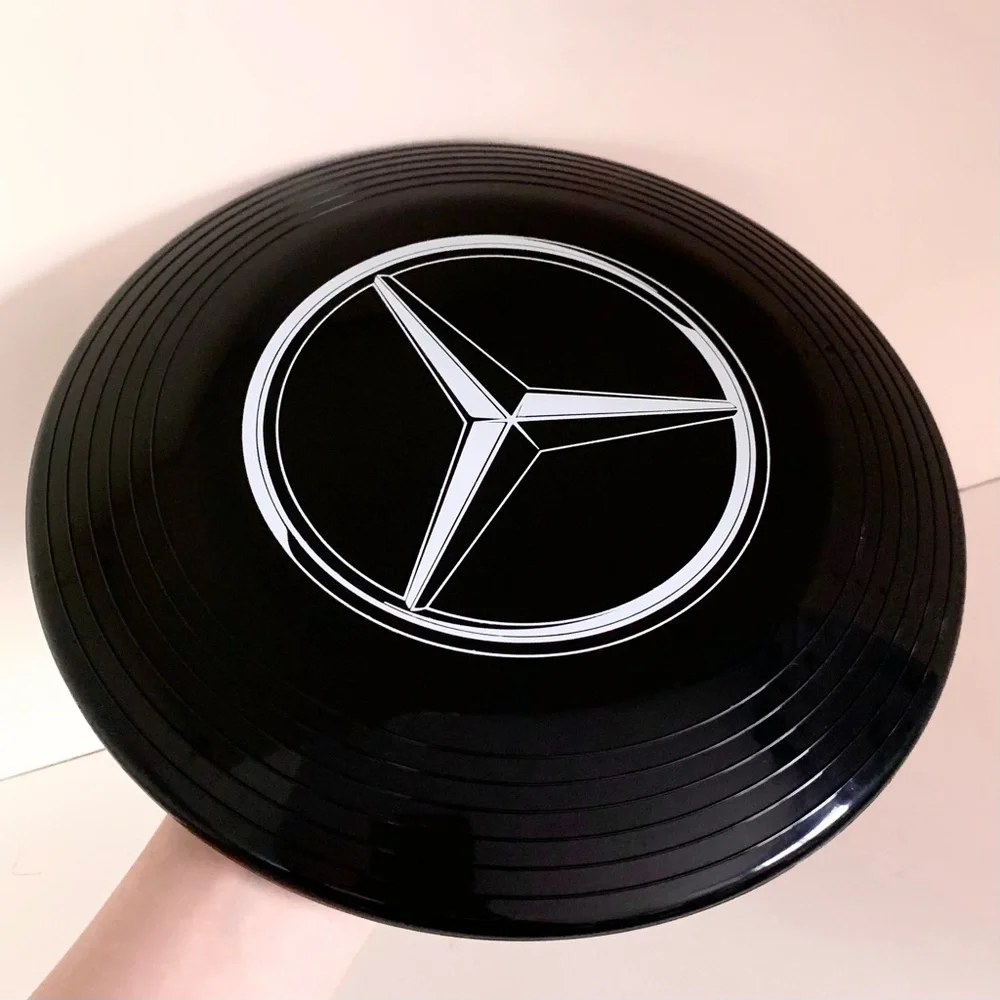 Hold Mercedes Benz frisbee